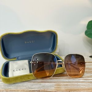 Gucci oversized sunglasses with case
